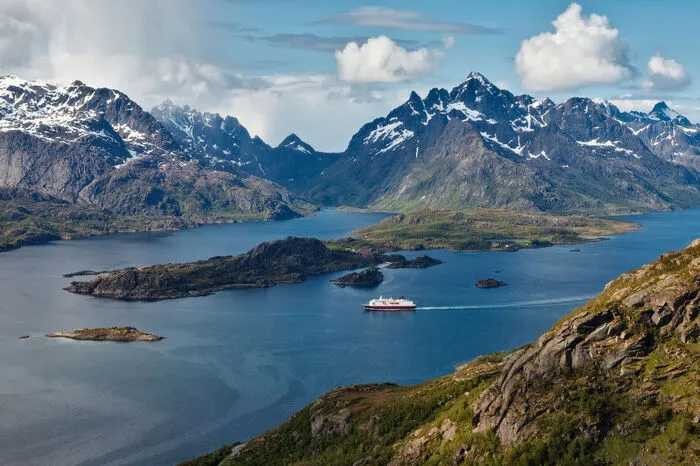 Es gibt unzählige Sunde und Fjorde entlang der norwegischen Küste. Jede einzelne ist ein Erlebnis für sich.