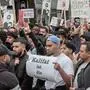 RECORD DATE NOT STATED  Hamburg Kalifat-Demo auf dem Steindamm in Hambug. Polizei mit einem Großaufgebot vor Ort. *** Hamburg Caliphate demo on the Steindamm in Hambug Police with a large contingent on site Copyright: xBlaulicht-News.dex