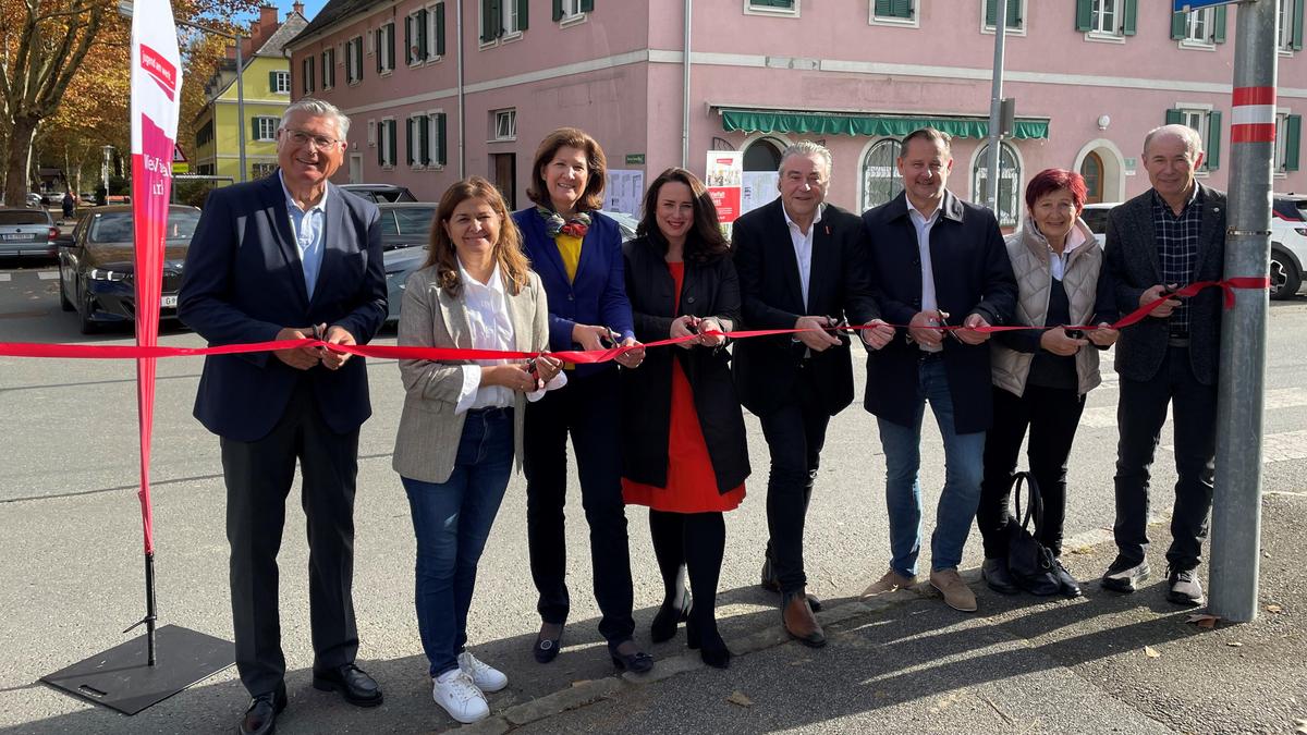 Walter Ferk, Doris Kampus, Barbara Rinner, Sandra Schimmler, Walerich Berger, Andreas Thürschweller, Roswitha Zerha und Anton Fabian (v. l.) schnitten offiziell das rote Band für den Projektstart durch