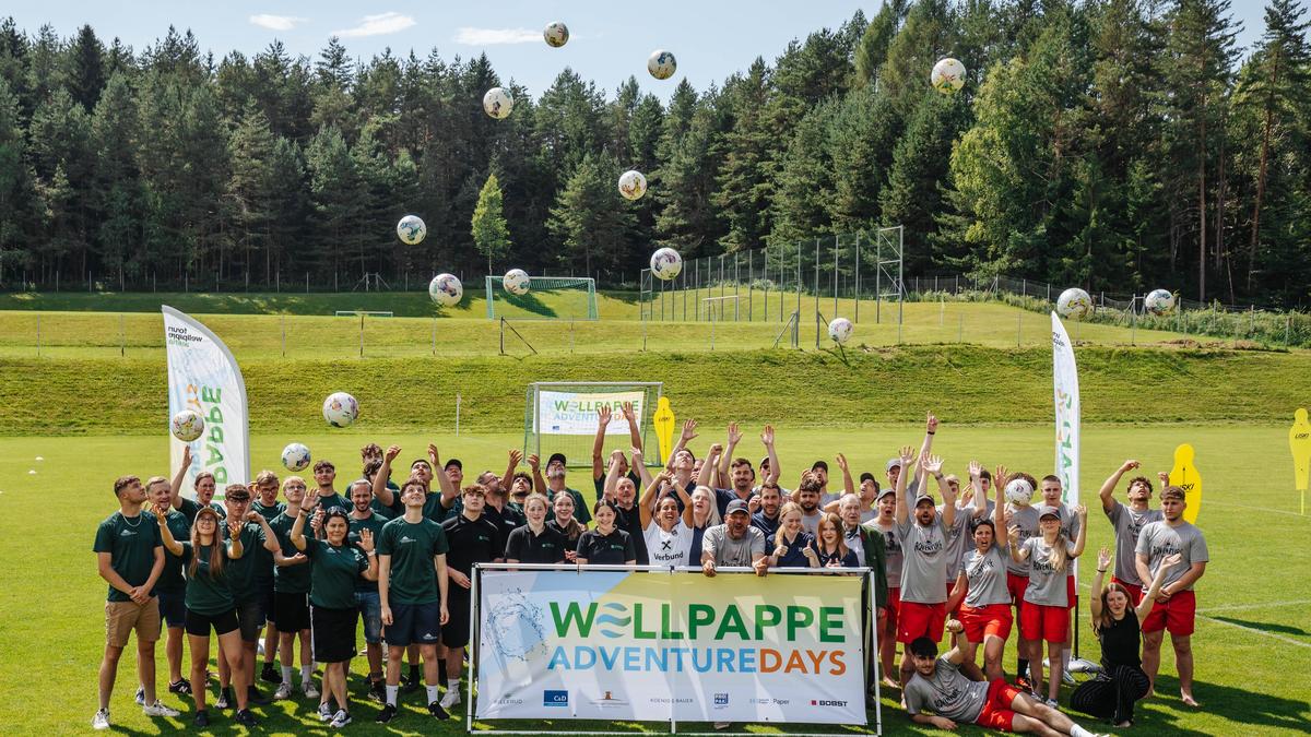 55 Lehrlinge aus ganz Österreich aus der Wellpappe Industrie trainierten mit ÖFB Teamchefin Irene Furhmann