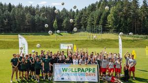 55 Lehrlinge aus ganz Österreich aus der Wellpappe Industrie trainierten mit ÖFB Teamchefin Irene Furhmann