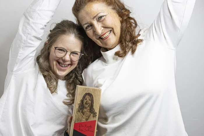 Siegerin in der Kategorie "Sport": Sarah Mühlbacher aus Feldkirchen. Die Tänzerin mit Down-Syndrom wurde im Vorjahr vom Land als "Sportlerin des Jahres" ausgezeichnet. Sie nahm den Preis gemeinsam mit Tanzlehrerin Ulrike Adler-Wiegele entgegen.