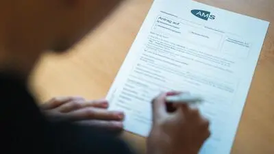 Situation bei einem Beratungsgespräch in einer AMS Filiale | Beratungsgespräch in einer AMS Filiale