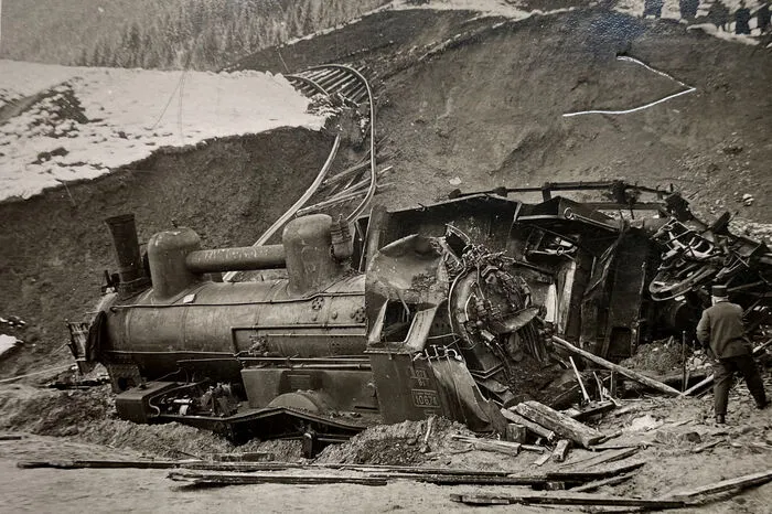 Zerstörte Lokomotive