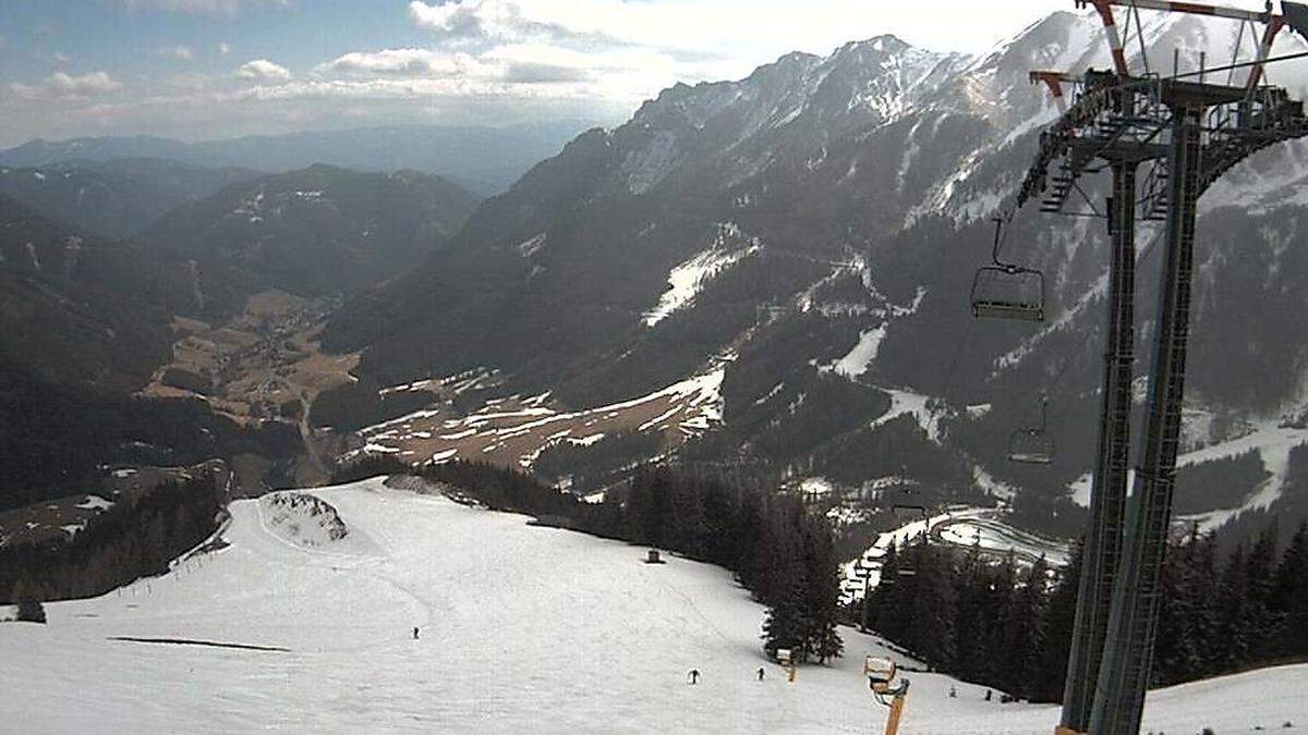 Auch am Polster am Präbichl sind noch immer vereinzelt Leute auf der Piste unterwegs