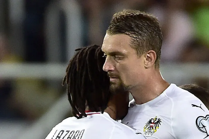 Stefan Ilsanker: 4 Wurde für den verletzten David Alaba ins Spiel gebracht und erfüllte seine Aufgabe vor der Abwehr mit robuster Abgeklärtheit. Hatte Glück bei der Großchance von Pandev, fügte sich aber sonst stark ein.