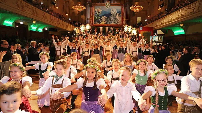 Bezaubernd, die Eröffnung