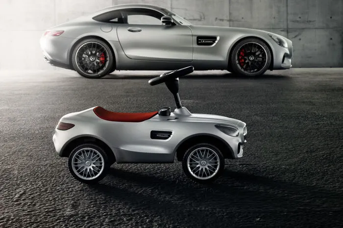Gut, der Bobby-AMG GT mag ein wenig kleiner sein als die anderen Sterne, aber dafür ist er führerscheinfrei.