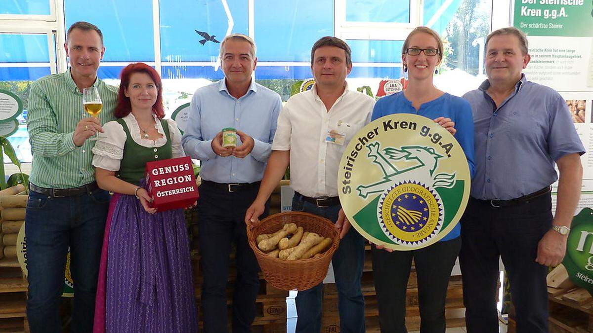 Parktherme-Geschäftsführer Siegfried Feldbaumer, Marion Aninger (Genuss Region), Dieter Buchberger (SteirerKren), Krenbauer Franz Kirchengast, Hemma Reicher (Landwirtschaftskammer) und Bürgermeister Heinrich Schmidlechner