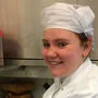 Kerstin Gerold, Schülerin der Fachschule Oberlorenzen, hackte die Kürbiskerne für die Roulade