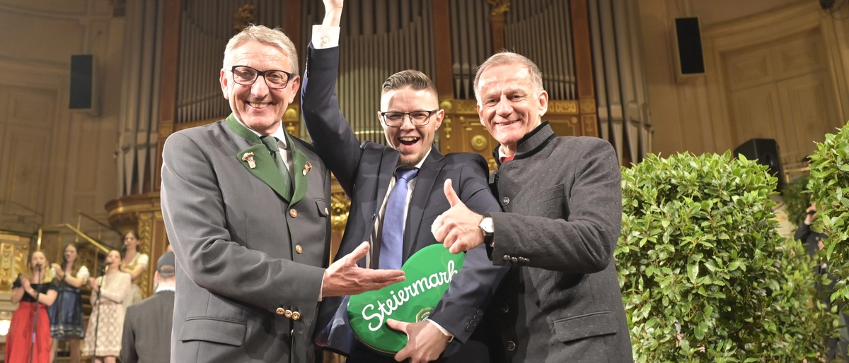 WK-­Steiermark-Präsident Josef Herk, ­„Meister des Jahres“ Admir Suljic und Spartenobmann Hermann ­Talowski