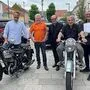 Knittelfelds Bürgermeister Harald Bergmann mit Werner Graf (2. von links) und Josef Kriebernegg (am Motorrad) vom Organisationsteam der Murtal Classic sowie den Touristikern Heinz Mitteregger (Mitte) und Michael Ranzmaier-Hausleitner (r.)