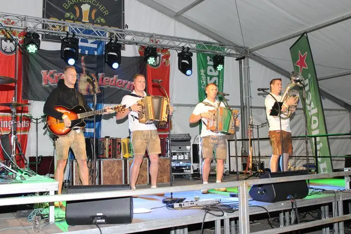 Musikalisch wurden die Gäste von den „Krochledern“ und den „Ondrucka“ verwöhnt.