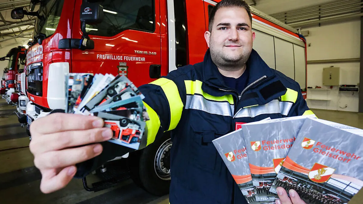 Dominic Gatschnik, Kopf hinter der ungewöhnlichen Werbeaktion, mit Pickerln und Heftchen