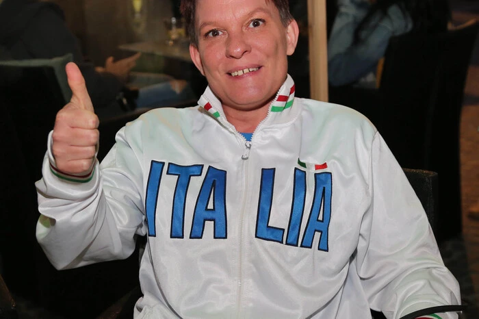 Italien Fan im "Per Du" nebenan. 