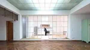 Hartes Licht in der Klostergasse und weiches im Wohnatelier