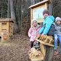 Die Kindergartenkinder aus der Hofstatt haben den neuen Erlebniswald schon eingenommen