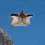 Beim Fliegen mit dem Wingsuit ist Michael Maili in seinem Element