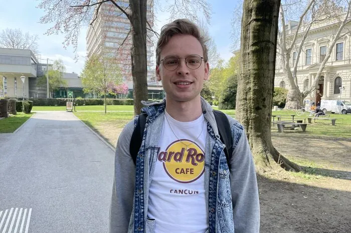 Marco (22): „Ich glaube, dass die Hybridlehre weiterhin ein guter Schritt in Richtung Digitalisierung wäre und vor allem auch jenen ein Studium ermöglicht, die nicht nach Graz pendeln können. Obwohl die Ampel jetzt auf Grün schaltet, macht sie für mich weiterhin Sinn, damit man, falls die Pandemie noch einmal Schwung bekommt, vorbereitet ist.“ 