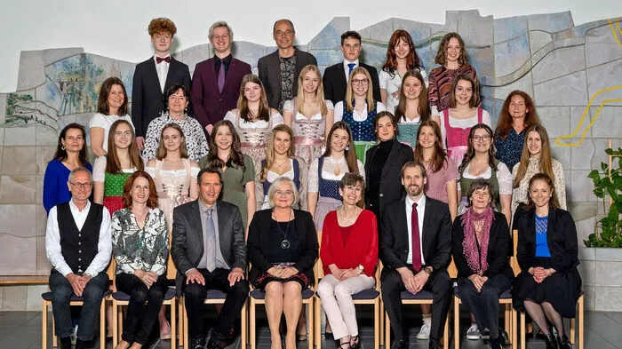 Es maturierten Dampfhofer Michael, Ederer Julia, Fetz Kristin Theresa, Froihofer Benedikt, Gugatschka Anna Lena, Harrer Simon, Heinz Christina, Heschl Anna, Hiebler Valentina, Hollensteiner Paula, Kirchsteiger Clara, Kohl Laura, Luttenberger Annika, Mager Fabienne, Maierhofer Simone, Pop Sheila-Olimpia, Schaffer Selina, Stadlhofer Nina und Zink Barbara. Klassenvorständin war Juliana Kemmer.