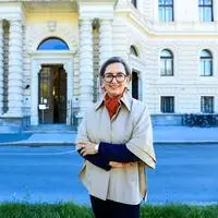 Barbara Stelzl-Marx vor dem Oberlandesgericht Graz am Marburger Kai