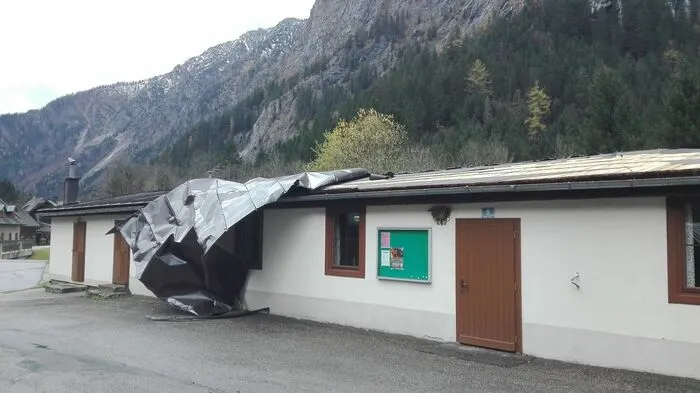 Im ganzen Bezirk haben die Feuerwehren seit Samstag den Kampf gegen Sturmtief Herwart aufgenommen. Besonders schlimm erwischt hat es unter anderem das Mariazellerland. Klicken Sie sich durch die Galerie!
