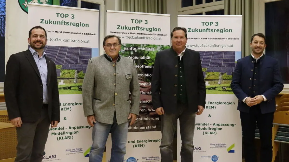 Gerhard Krainer, Vizebürgermeister Edelsbach, Otmar Hiebaum, Bürgermeister Markt Hartmannsdorf, Josef Gerstmann, Vizebürgermeister Sinabelkirchen und KEM-Manager, und Emanuel Pfeifer, Bürgermeister Sinabelkirchen