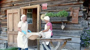 Almsommer im Ausseerland auf ORF III: Frau Gruber macht den Steirerkas
