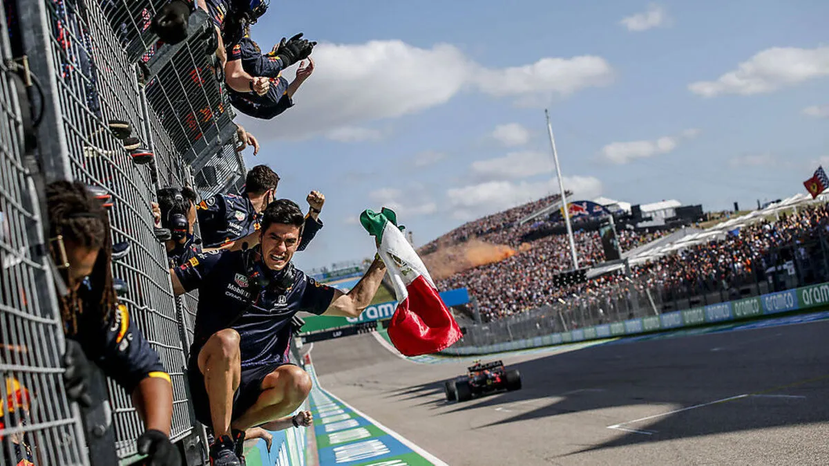 Red Bull Racing Honda RB16B, celebration, mechanic, mecanicien during the Formula 1 Aramco United States Grand Prix 2021