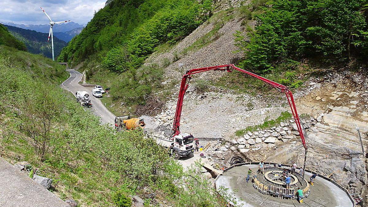 Letzte Arbeiten für das Fundament für das zweite Windrad auf dem Plöckenpass