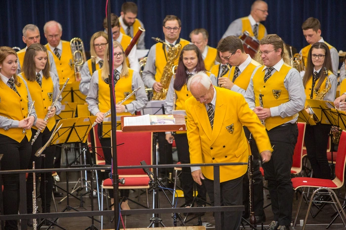 Kapellmeister Arthur Lanzer leitete das Orchester, Obmann Paul Wolf begrüßte das Publikum. 