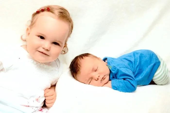 Johanna ist 16 Monate jung und seit 20. Juni stolze große Schwester. Maximilian heißt der kleine Spatz der auch seine Eltern, Verena Grabner und Peter Reindl aus Strallegg, sehr stolz macht. Maximilian war bei seiner Geburt 54 Zentimeter groß und 4100 Gramm schwer.