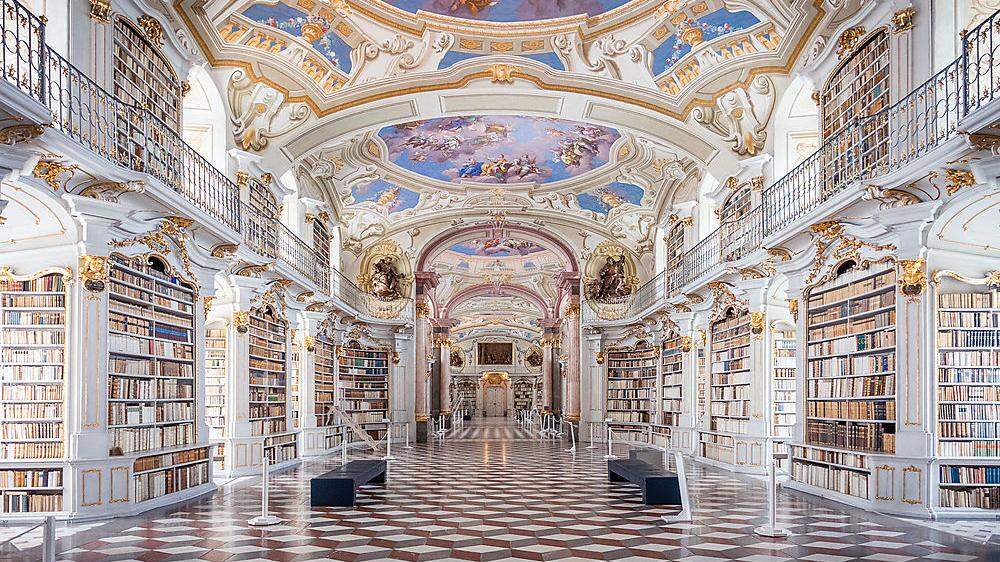 Mit 70 Metern Länge, 14 Metern Breite und 13 Metern Höhe ist die Admonter Stiftsbibliothek die größte der Welt