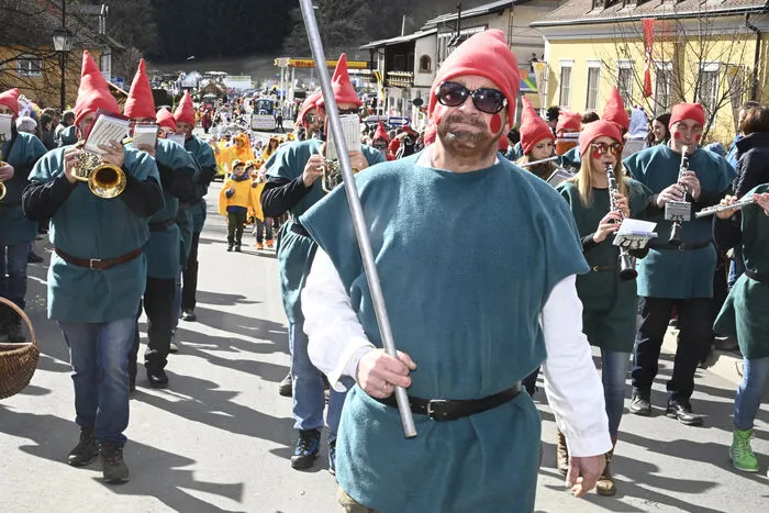 Die Stadtkapelle als Zwerge führten den Festzug an.