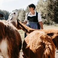 Nicole Reichenhauser hat sich in den Blick der Lamas verliebt