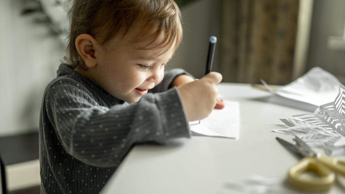 Weihnachtsgeschenke mit Kindern selber basteln bringt allen was: Zeit mit den Liebsten - und ein persönliches Geschenk