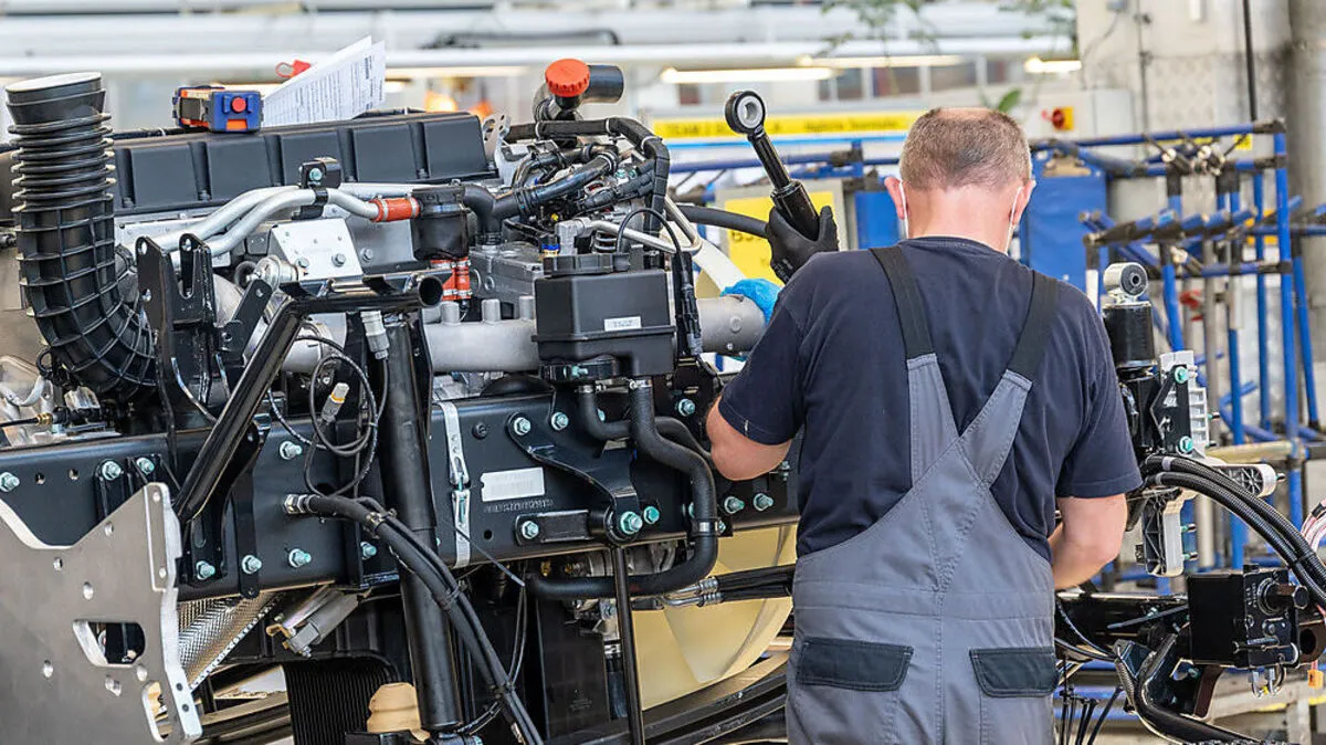 ++ THEMENBILD ++ OBERÖSTERREICH: MAN-WERK STEYR: PRODUKTIONSSTRASSE