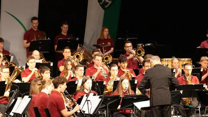 Ein eindrucksvolles Frühjahrskonzert präsentierte die Jugendkapelle Hartberg am Sonntag in der Stadtwerke-Hartberg-Halle. Unter der Leitung von Herbert Monsberger wurde dem Publikum ein abwechslungsreiches Programm geboten. 