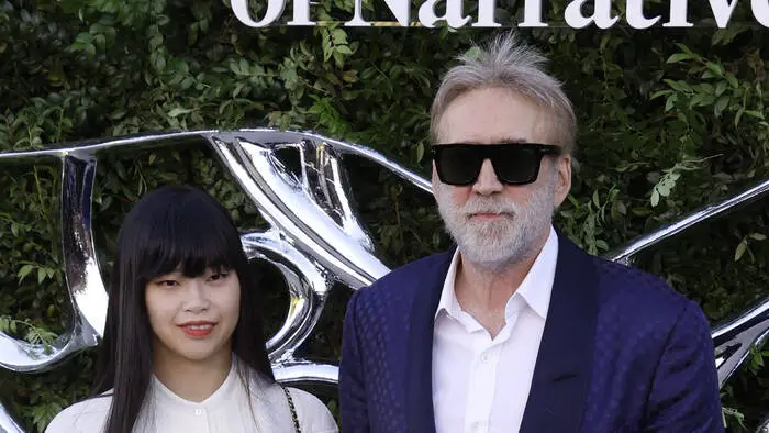 Nicolas Cage überraschte bei der Lucas Museum of Narrative Art Opening Night in Los Angeles mit neuem Look, an seiner Seite Ehefrau Riko Shibata