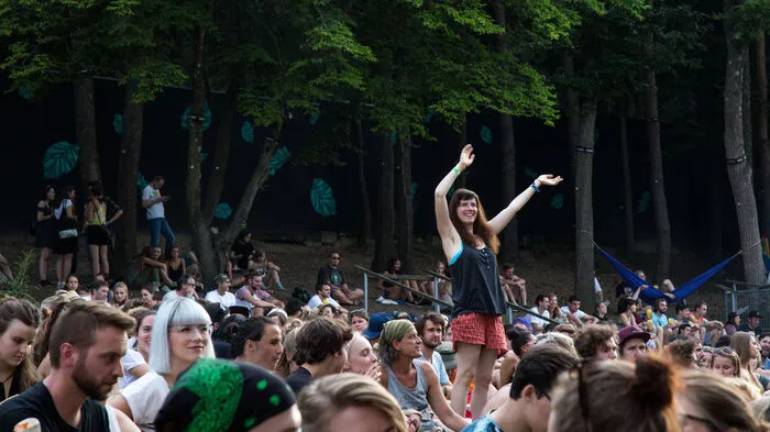 Die entspannte Festivalstimmung schlägt sich auch sichtlich auf die Besucher nieder.