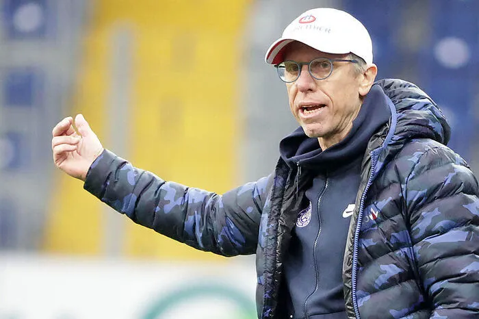 Der Wiener (55) gilt schon seit längerer Zeit als Anwärter für den Posten. Er verfügt über ein lukratives Klubangebot, würde sich aber im Ernstfall für das Nationalteam entscheiden.
