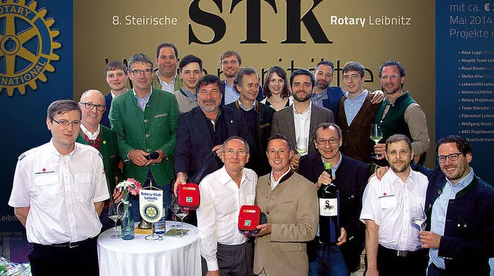 Eine Weinauktion brachte vier neue Defibrillatoren für das Rote Kreuz Südsteiermark