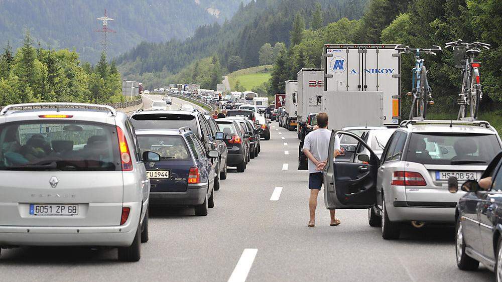 Die Verordnung soll Durchreisende daran hindern, bei Stau von der Autobahn abzufahren 