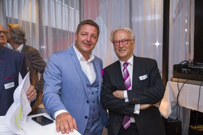 ... der Villacher Bürgermeister Günther Albel (links), ...