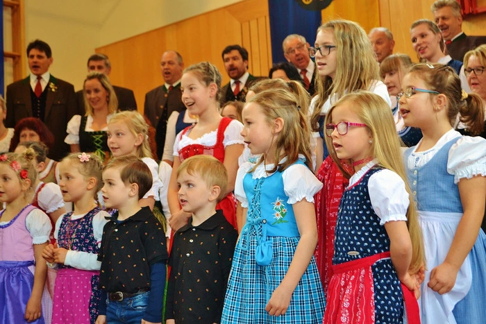 Großen Applaus gab es für den Kinderchor geleitet von Judith Borstner.