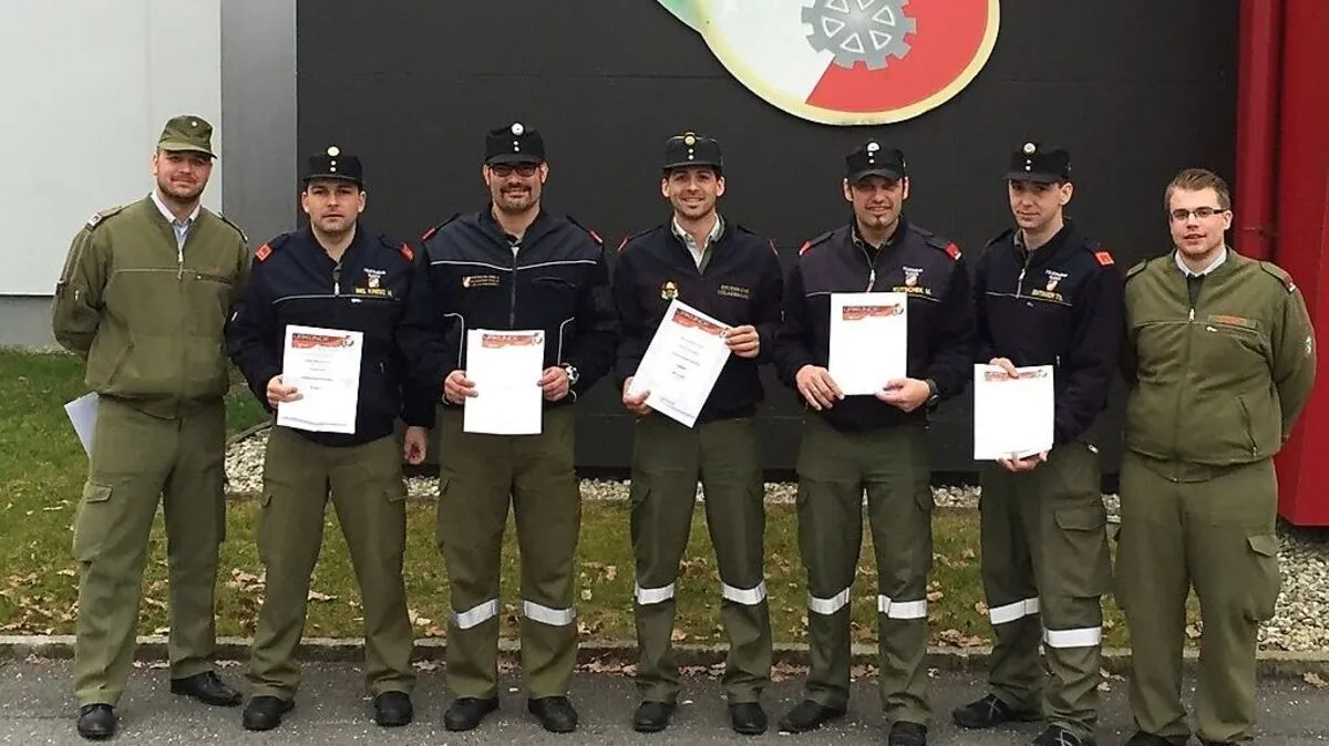 Von links: Löschmeister Heinrich Plaschg, Kreuz, Orieschnig, Ikanovic, Kutschek, Sintinger und Philipp Stöckler 