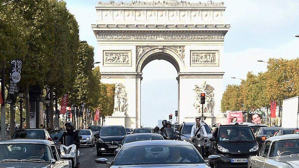 Der Autoverkehr dominiert noch das Stadtbild in Paris