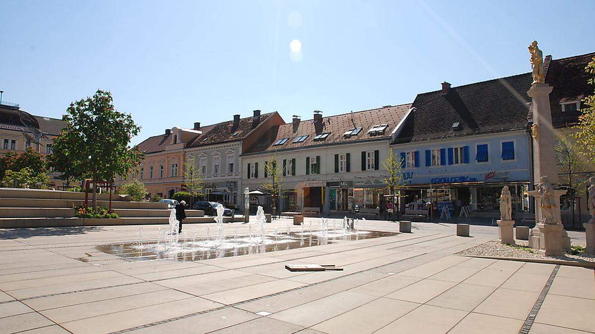 Den Gleisdorfer Hauptplatz haben die Grünen im Sommer zum Anlass genommen, um auf zu viel Beton und zu wenig grün hinzuweisen