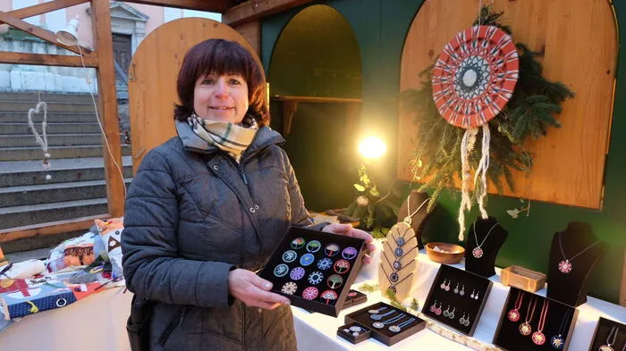 "Endlich wieder" drückten viele Besucherinnen und Besucher ihre Erleichterung darüber aus, dass es heuer nach pandemiebedingten Ausfällen wieder einen Adventmarkt gibt, wie er früher war.
