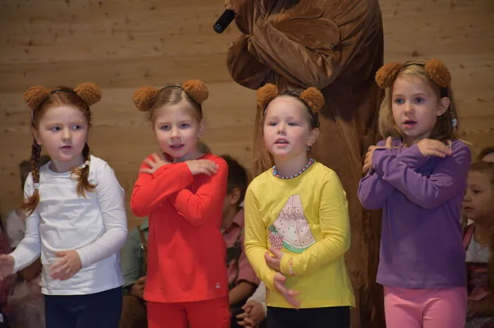 Umrahmt wurde die Feier von den Kindergartenkindern ...